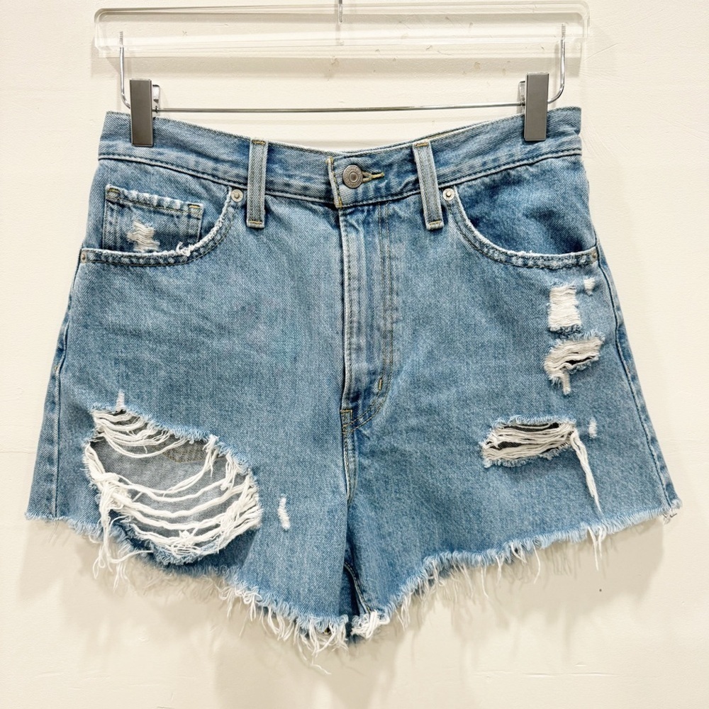 Levi’s High Waist Mom Shorts Denim Size 28 Distressed